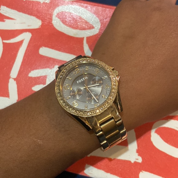 Gold Fossil Watch *needs battery* - Picture 3 of 4